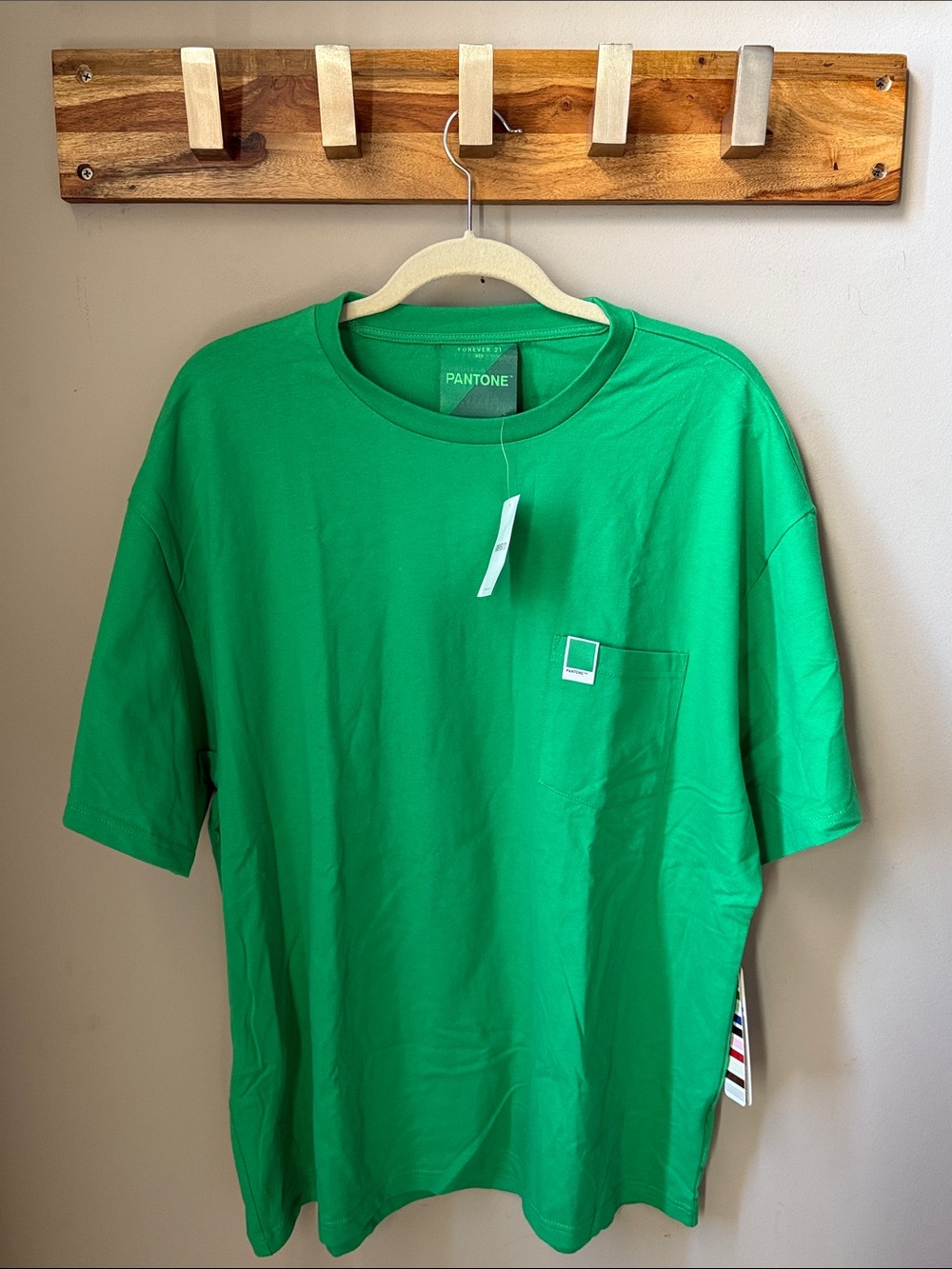 Forever 21 - Men's Green Pantone Short-Sleeve Pocket Tee
